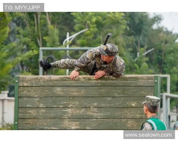 部队积极推广足球运动增强士兵体能与团队协作能力 部队积极推广足球运动增强士兵体能与团队协作能力